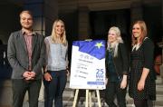 Gewinnerteam: Stephan Hautzendorfer, Lisa Pawelzik, Vanessa Müller, Lea Dietermann mit Ihrem Plakat: 100 Prozent dein Europa