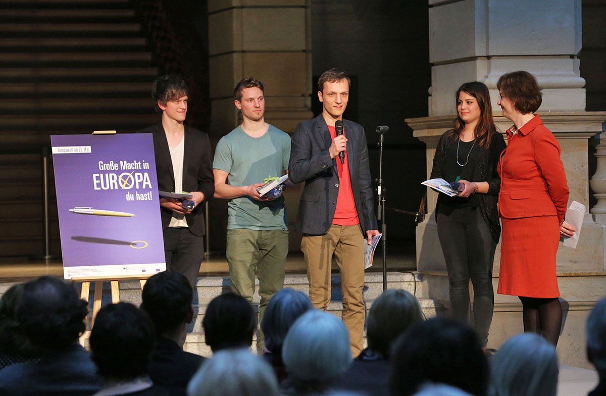 Gewinnerteam: Lilla Hankiss, Thomas Wagner, Stefan Niesmann, Jonas Dinkhoff, Jurymitglied Marie-Therese Duffy-Häusler, Vertretung Europäischen Kommission in Deutschland